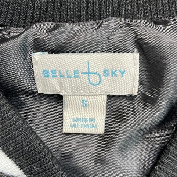 Belle & Sky Black & White Snowdrift Satin Floral Bomber Jacket, size small - Picture 2 of 11